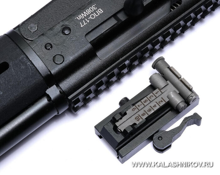 Пулемётная прицельная планка ВПО-177 установлена на съёмном основании, вместе с которым весит внушительные 150 г. Механизм фиксации работает не идеально. Скорее всего, это издержки новизны. Фото Михаила Дегтярёва