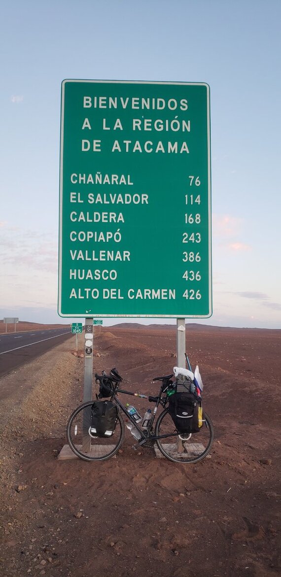 Atacama Desert. I spent the night in front of the cafe parking lot. - My, Bike trip, Solo travel, Travels, A bike, South America, Chile, The mountains, Andes, Bike ride, Cyclist, Mountain tourism, The rocks, Atacama Desert, Desert, Camping, Hike, Road, Minerals, Longpost