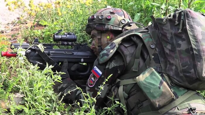  ()    ,    ,      .  ,  F2000             .