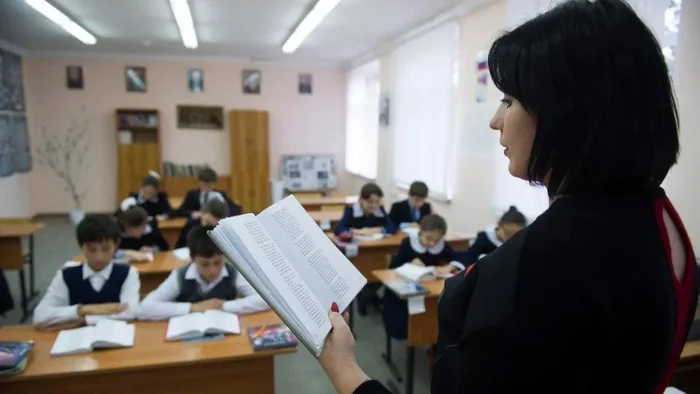 “They earn the same as janitors and cleaners”: the State Duma tried to explain why teachers’ salaries are so low - Low salary, Russia, Court, Money, Teacher