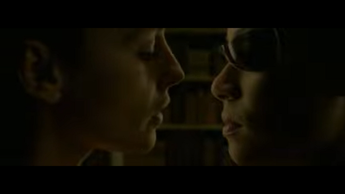 В игре присутствует сцена, повторяющая сцену поцелуя Персефоны и Нео в фильме.