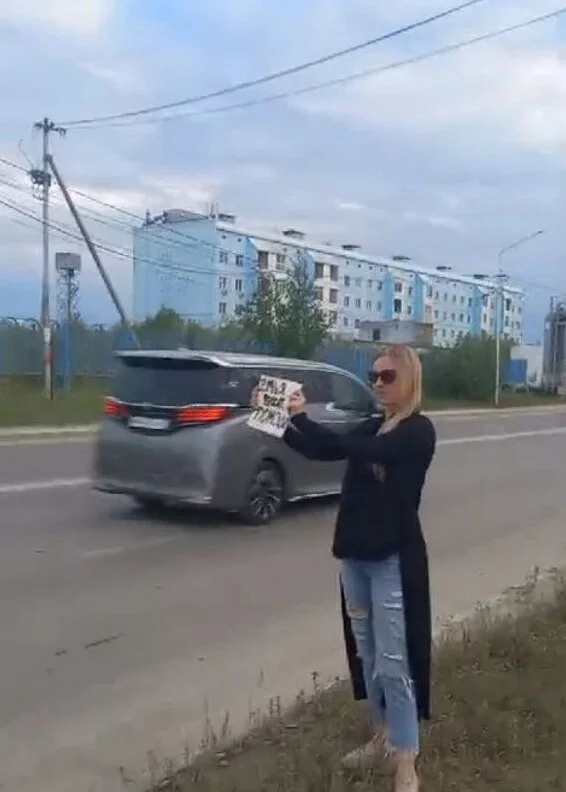 Police fail to prosecute woman who held placard during Putin's motorcade in Yakutsk - Vladimir Putin, Yakutsk, Yakutia, Scandal, Poster, Detention, Court, Ministry of Internal Affairs, Police, Administrative violation, Longpost, Politics