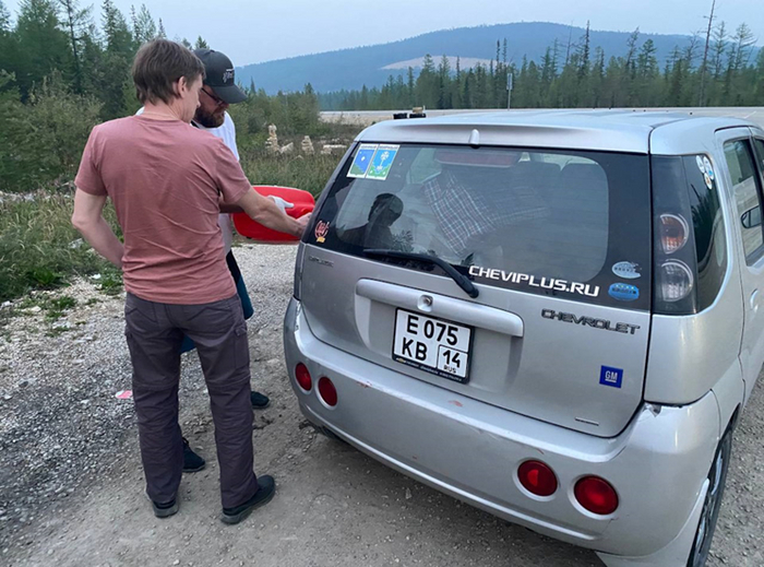      ))) ,   Chevrolet Cruze