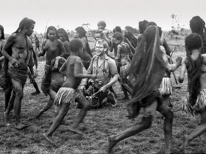 Michael Rockefeller surrounded by Asmat cannibals days before disappearing - Rockefeller, Cannibalism, Disappearing, The photo, NSFW