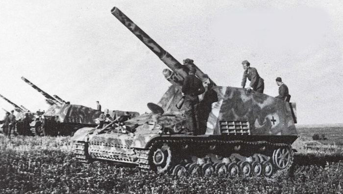 Хуммель умеет стрелять через холм