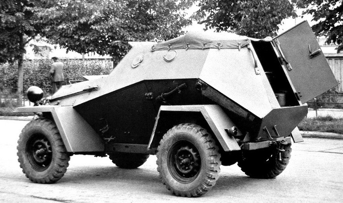Пытались сделать БТР даже из БА-64. Вышло плохо - больно мал