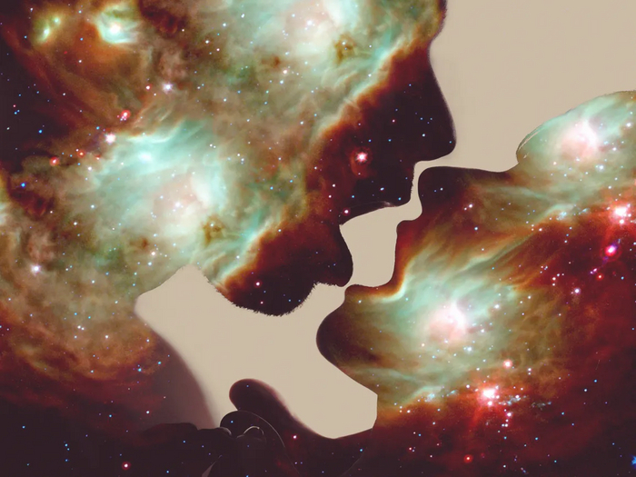 Молоденький космос был очень горячим.