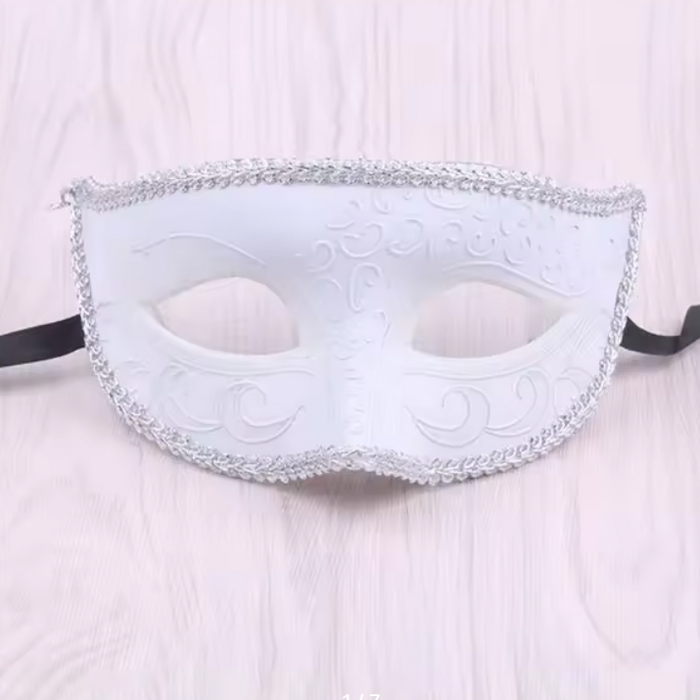 Основу купила на Алике. Простенькая и с минимумом декора.