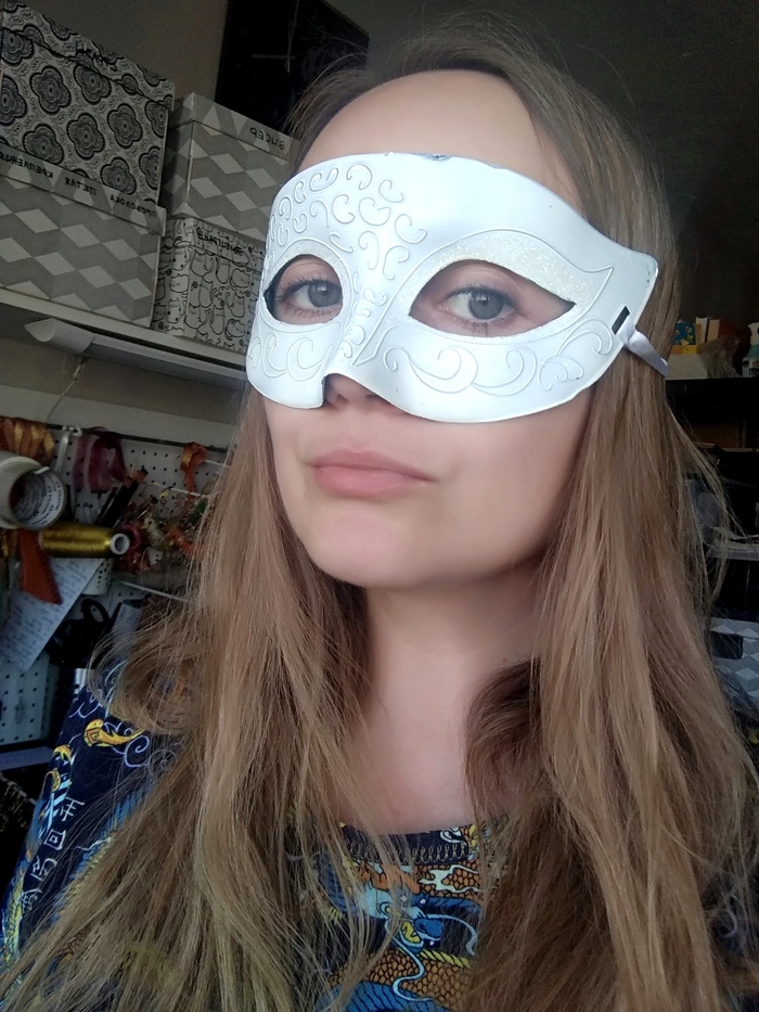 Примерка маски после корректировки глазных отверстий. Удобно!