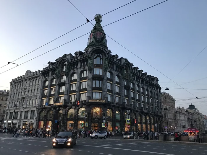 Singer House, St. Petersburg - My, Photo on sneaker, Mobile photography, Saint Petersburg, Nevsky Prospect, House of Books, Autumn, City walk