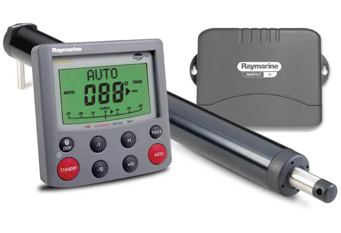 Собственно весь автопилот. Блок управления с 8 кнопками и привод. Красная AUTO -следовать тем курсом что идем сейчас. Красная Standby -отключить автопилот. +-1 -поменять курс. TRack -следовать по точкам.