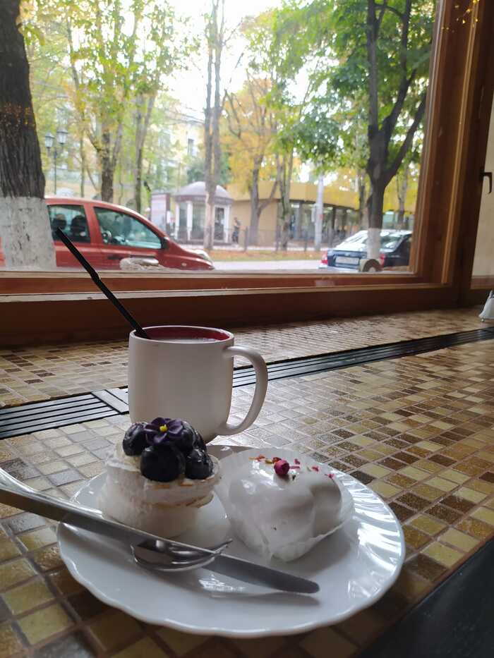 Пирожные в кондитерской "Эрмитаж"