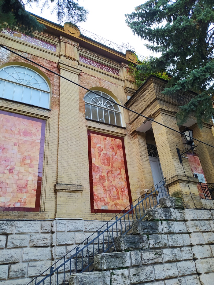 Здание театра оперетты