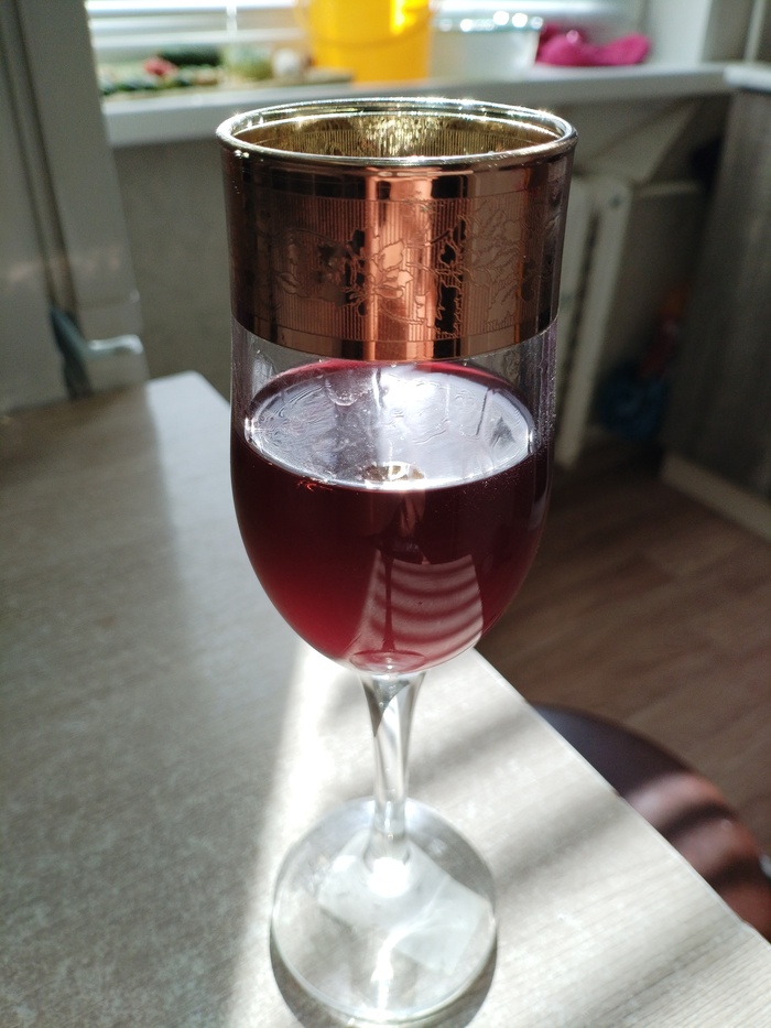 Я тоже довольна, ибо будут нам в марте теперь козлята, а это полезно, вкусно, да и просто красиво! Так как я слушала эти не очень приятные серенады более двух часов, сидя на сырой траве, то...