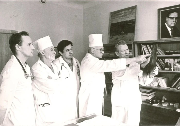 The best Soviet medicine in the world - the USSR, Socialism, Communism, Capitalism, The medicine, Free medicine, Past, State, Country, Homeland, Fatherland, People, People, Propaganda, Quality, Doctors, Hospital, Polyclinic, Facts, Treatment