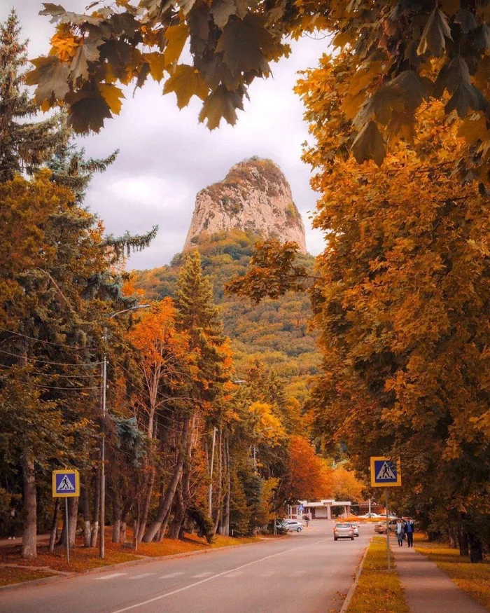 Autumn charm of the wonderful city of Zheleznovodsk - Zheleznovodsk, Autumn, The photo, Track, Nature