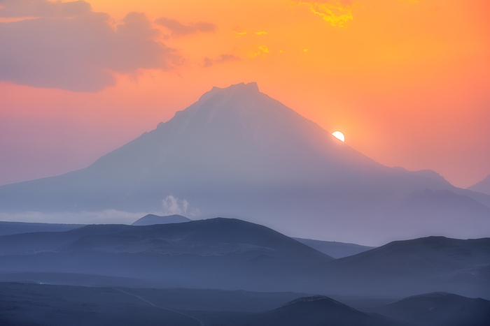 Рассвет над вулканом Толбачик