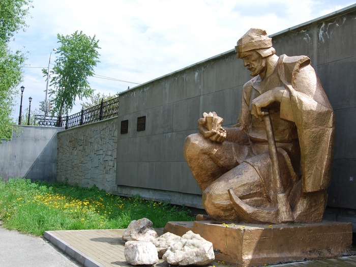   . : <!--noindex--><a href="https://pikabu.ru/story/istoriya_zolotodobyichi_urala_i_rossii_v_muzee_zolota_v_beryozovskom_11874907?u=http%3A%2F%2Fguidego.ru&t=guidego.ru&h=7826fe7fae15fcd0402f126a8c31c2cf058a722f" title="http://guidego.ru" target="_blank" rel="nofollow noopener">guidego.ru</a><!--/noindex-->