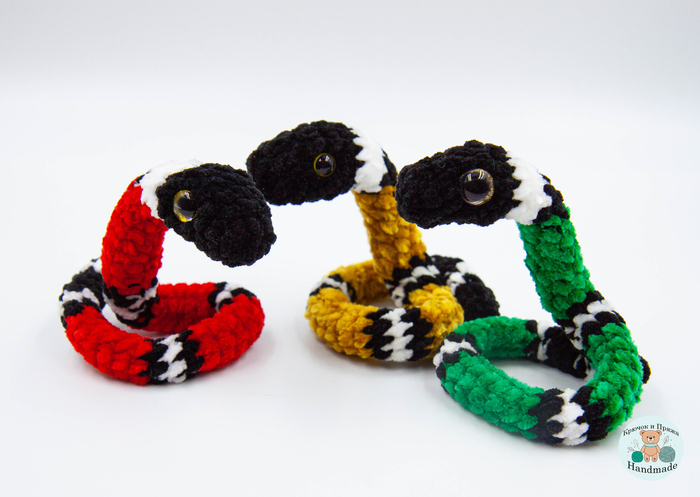 Размер 10 см. Пряжа YarnArt Dolce Baby (100% микрополиэстер)