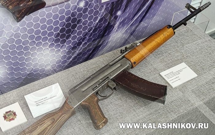 Опытный климовский автомат АО-62 со смещённым импульсом отдачи конструкции Петра Ткачёва. Фото Михаила Дегтярёва