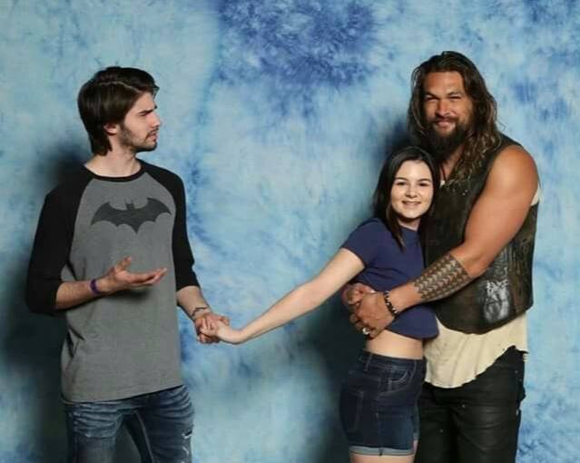 Jason Momoa's Photos With Fans Are Like An Art Form In Their Own Right Now - Hollywood, Foreign serials, Netflix, Photos from filming, Film and TV series news, Longpost, Jason Momoa, Actors and actresses, The photo, Photo with a celebrity, Repeat