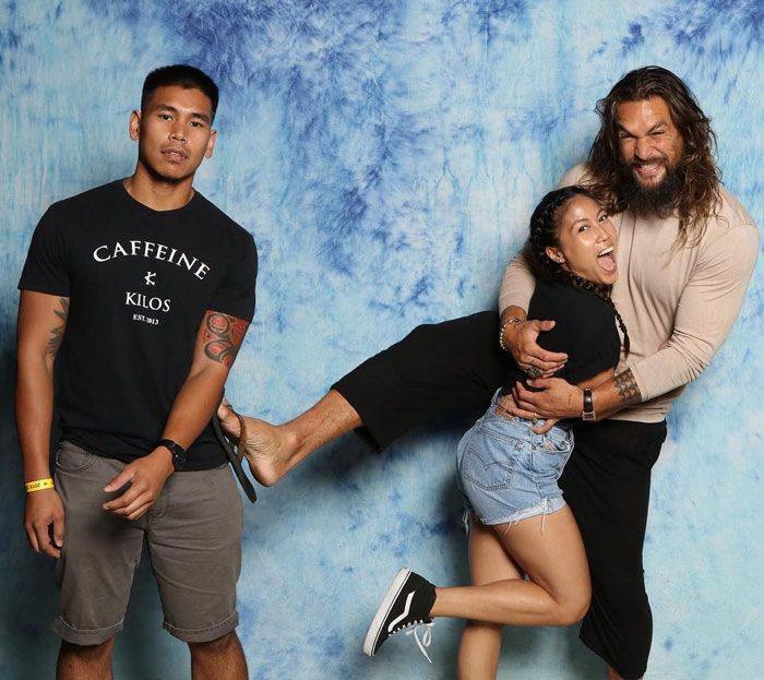 Jason Momoa's Photos With Fans Are Like An Art Form In Their Own Right Now - Hollywood, Foreign serials, Netflix, Photos from filming, Film and TV series news, Longpost, Jason Momoa, Actors and actresses, The photo, Photo with a celebrity, Repeat