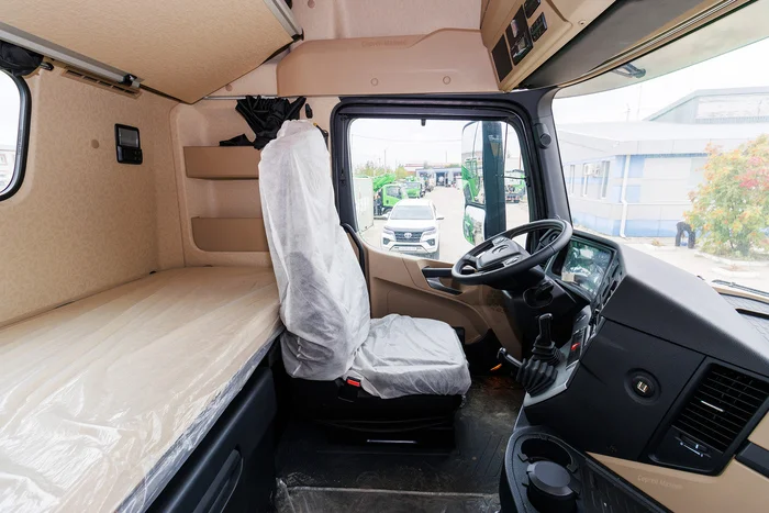 Cabin Mercedes-Benz Actros - My, Mercedes, Tractor, Tractor, Cabin, The photo, Photographer, Auto, Special equipment