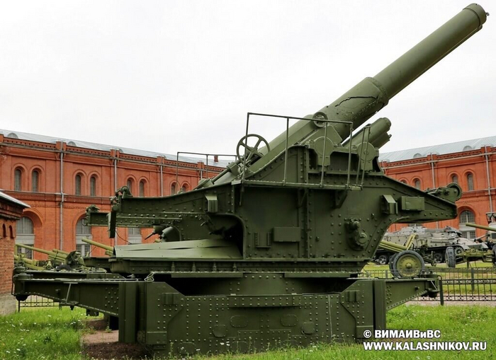 305-мм гаубица обр. 1939 г. (БР-18) в боевом положении. Фото из экспозиции ВИ-МАИВиВС