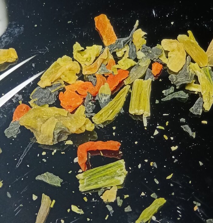 Содержимое пакетика с овощами.