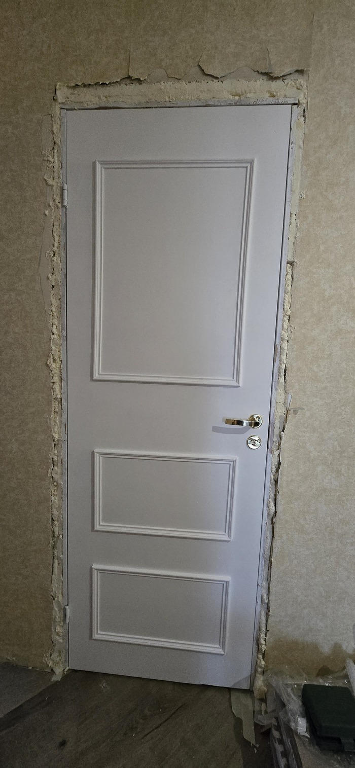 Обновлённая дверь в ванную