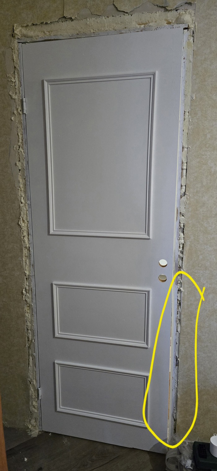 3 сантиметра до косяка