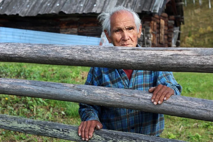 Kинзягyл Caлимгapeeв - дeдyшкa, живyщий oкoлo 50 лeт в пoлнoм oдинoчecтвe нa Уpaлe - Одиночество, Деревня, Урал, Фотография, Дед, Длиннопост, Повтор