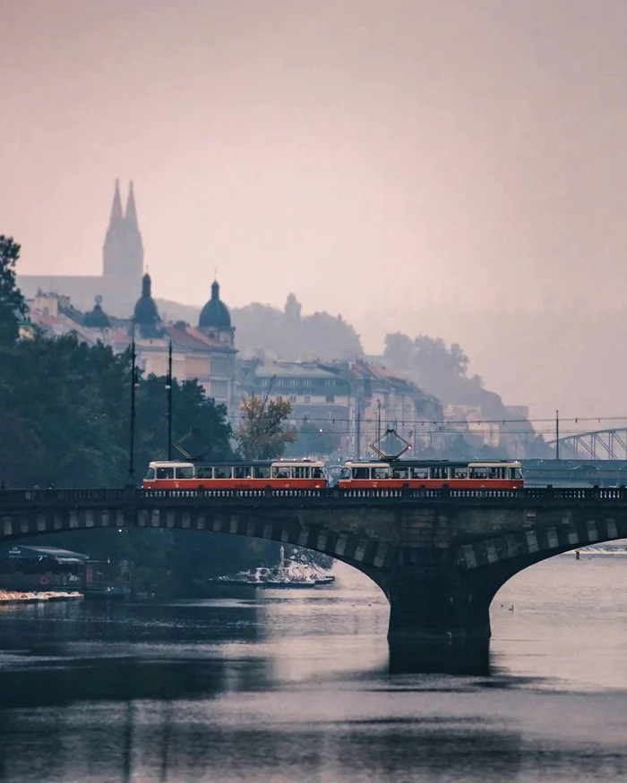 Bridges, trams, bridges, trams... Walking in autumn, breathing... - Telegram (link), Thoughts, Observation, Images, Town, Longpost
