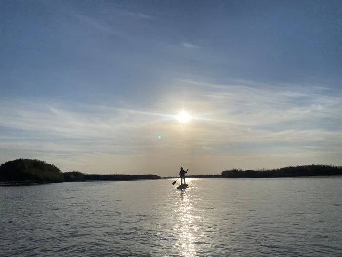 Sunset on the Amur on SUPe - My, Amur, Дальний Восток, Nature, wildlife, The nature of Russia, Alloy, River rafting, SUPsurfing, Surfboard, Travels, Travel across Russia, Khabarovsk, Khabarovsk region, River, Amur River, Weekend, Relaxation, Camping, Leisure, Longpost