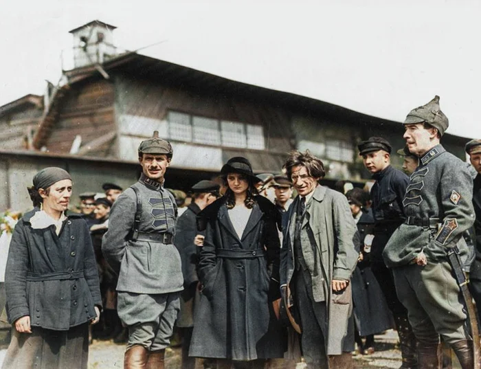 Петроград — Ленинград. Жизнь и быт Северной столицы в 1920-е годы. 20 раскрашенных фотографий. Часть 2 Историческое фото, Старое фото, История города, Фотография, Колоризация, Ленинград, Санкт-Петербург, Петроград, 1920-е, Длиннопост