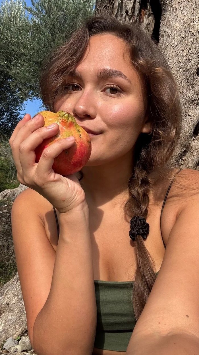 I never thought that the fruits that I used to buy in the store could literally be picked from a neighbor’s garden! - My, Life hack, Adventures, Travels, Camping, Survival, Video, Vertical video, Longpost