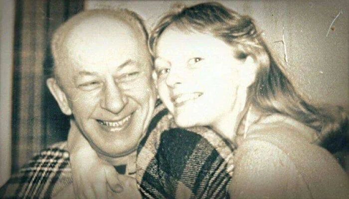 «Тогда уходи на пенсию!»: как Евстигнеев пережил удар Ефремова и обрёл свое счастье с молоденькой студенткой... Биография, Советские актеры, Фото со съемок, Знаменитости, Актеры и актрисы, Фильмы, 20 век, Семья, Любовь, Советское кино, Театр, Экранизация, Евгений Евстигнеев, Предательство, Негатив, Прощание, Telegram (ссылка), Длиннопост, Фотография, Фильмы 80-х