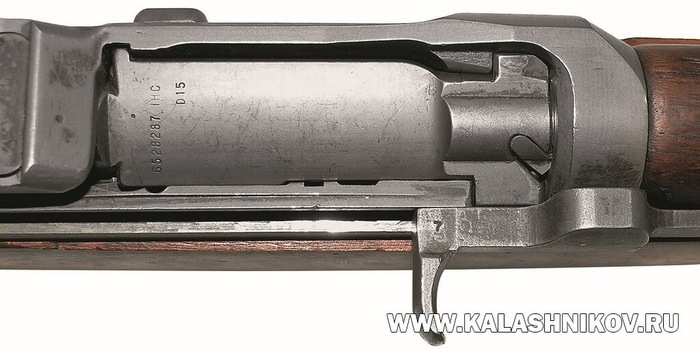 Вид на подвижную систему винтовки М1 в крайнем переднем положении