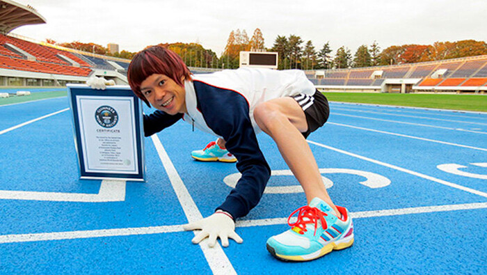 Кеничи Ито считается <a href="https://pikabu.ru/story/dlya_takikh_zhe_tormozov_kak_ya_11884248?u=https%3A%2F%2Ftass.ru%2Fmezhdunarodnaya-panorama%2F638880&t=%D0%BE%D1%81%D0%BD%D0%BE%D0%B2%D0%B0%D1%82%D0%B5%D0%BB%D0%B5%D0%BC&h=21dbe11a3bd38b03181884fbaa111f9166162c91" title="https://tass.ru/mezhdunarodnaya-panorama/638880" target="_blank" rel="nofollow noopener">основателем</a> движения бега на четвереньках