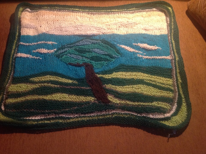 Это был первый опыт вязания картины укороченными рядами, косенький и кривенький. "Это художник, он так видит"