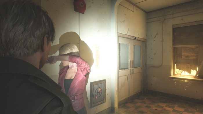 Рад, что разработчики учли деталь, которая есть только в играх Naughty Dog - если светить фонариком в персонажа - он начинает прятать глаза