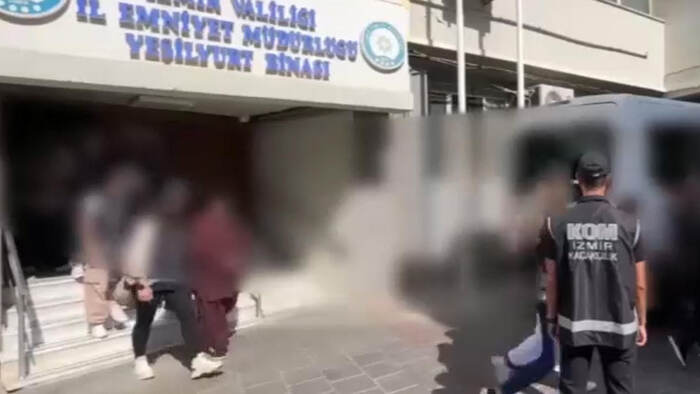 Арест гражданок Узбекистана в аэропорту Измира за попытку провоза золота контрабандой общей стоимостью в $1,6 млн