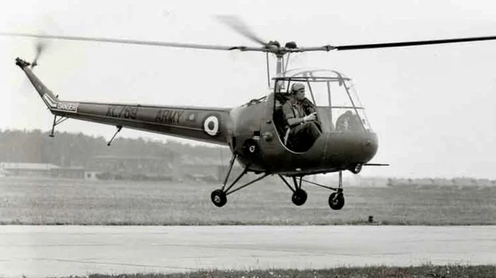 The first flight of the Moshka - The first flight, Aviation, Helicopter, Flight, Engine, Inventions, Great Britain, Pilot, civil Aviation, Military aviation, Military equipment