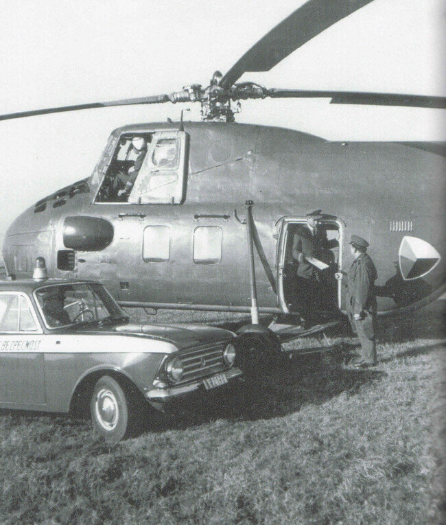 Транспортный вертолёт Ми-4 чехословацкой службы общественной безопасности, 1970-е годы.