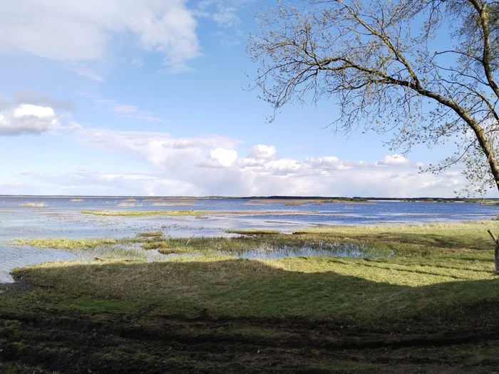 На берегу Рыбинского водохранилища - Моё, Г Весьегонск, Автопутешествие, Путешествие по России, Достопримечательности, Рыбинское водохранилище, Тверская область, Храм, Города России, Длиннопост