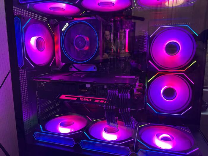 Фото с небольшой пасхалкой. Собственно видеокарту и кулер купить не успел.