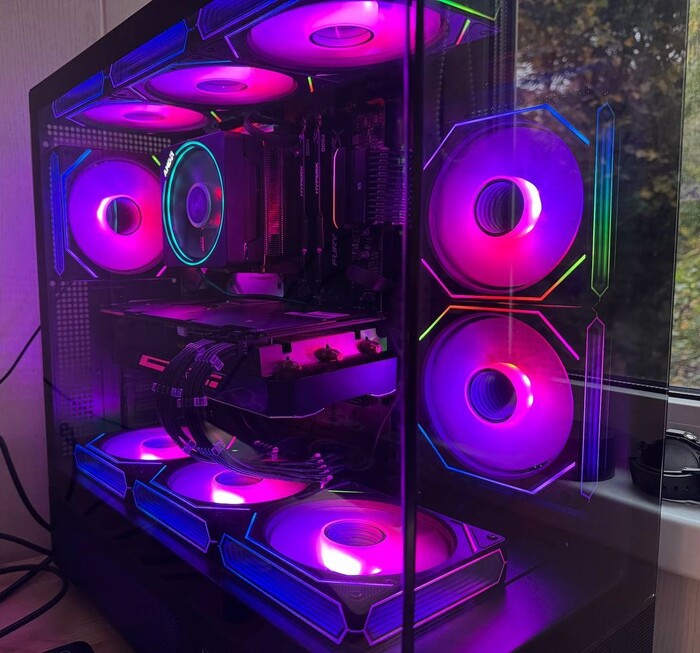 Люблю подсветку, виновен, в эти пасмурные дни, только она и радует.