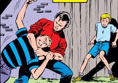 Эрни в красном защищает Стива