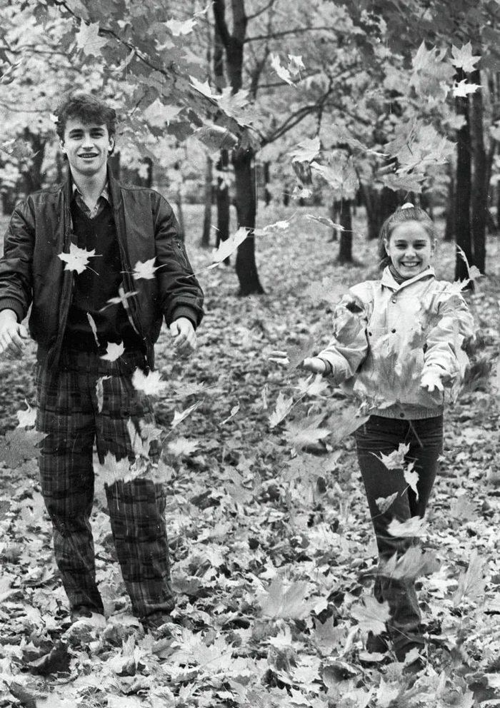 The unforgettable figure skating couple Sergei Grinkov and Ekaterina Gordeeva on a walk in the autumn park. Late 1980s - Autumn, Figure skating, Athletes, Telegram (link), the USSR, Made in USSR, Retro, Happiness, Mood, Memory, Walk, Memories, Walk in the woods