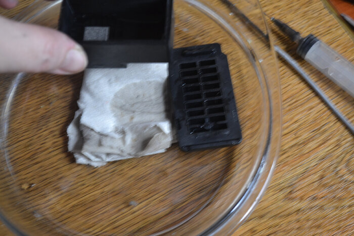 После того как вышли все остатки чернил, бумага должна быть чистой.